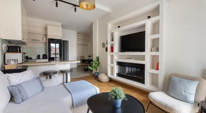 Attica - Captivating 2-Bedroom Apt & Balcony in Athens - Image 1