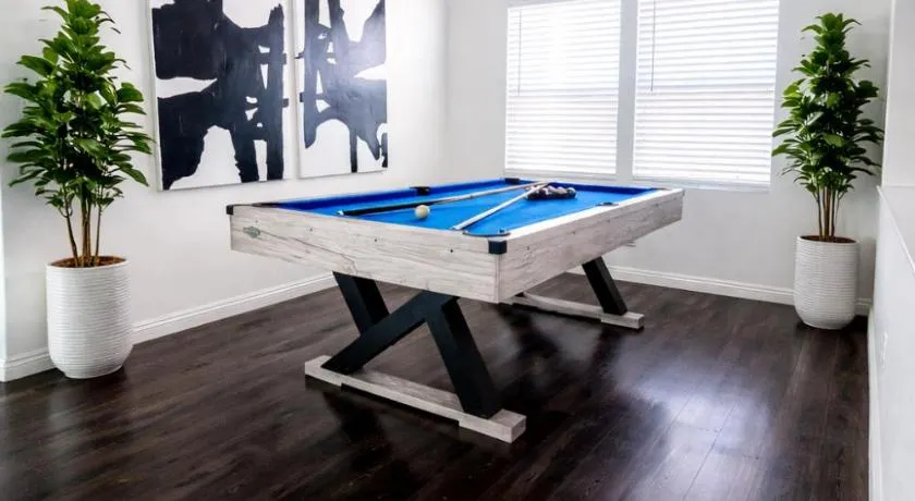 VEGAS GEM 4BDR KING BED Wifi GARAGE PRKNG - Image 1