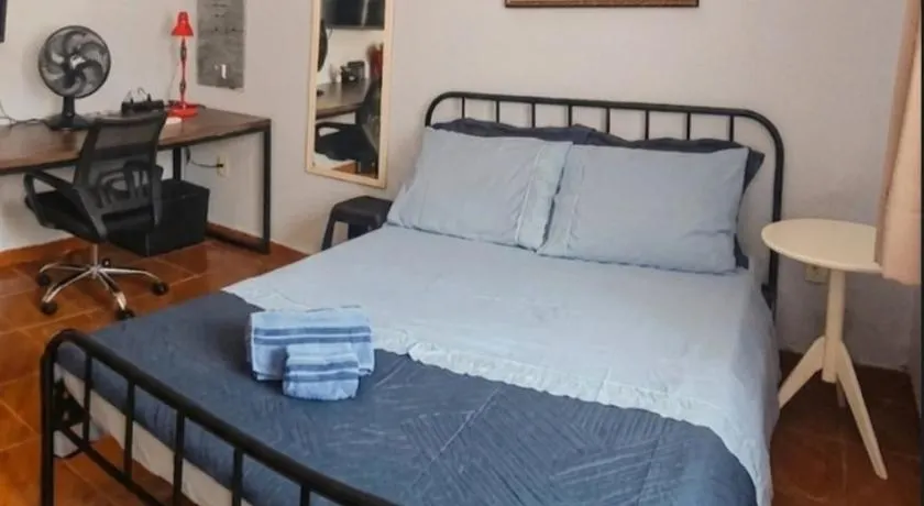 Quarto Aconchegante com Wi-Fi self check-in e garagem - Image 1
