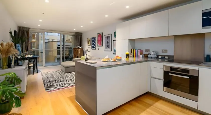 Elegant 2BD Flat Near Old Street, London - Image 1