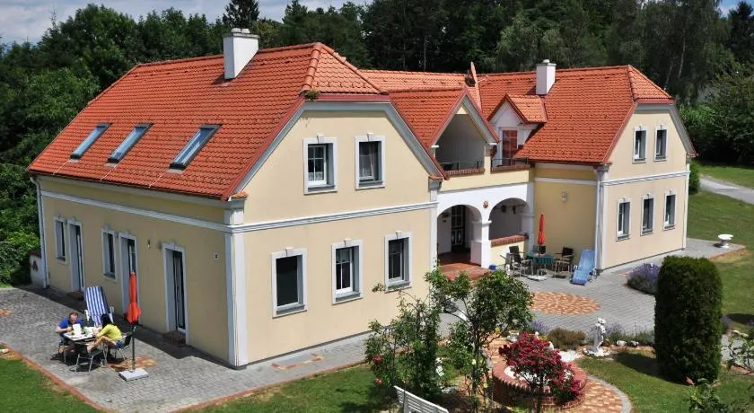 Arkadenhof Flasch - Image 1