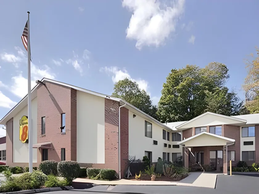 Riverdale Inn - Image 1