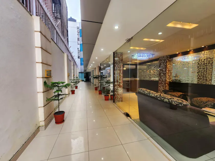 Hotel Lee International - Image 1