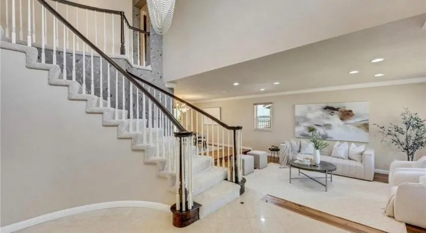 Luxury Design Beautiful Mt View Close to Disney - Image 1