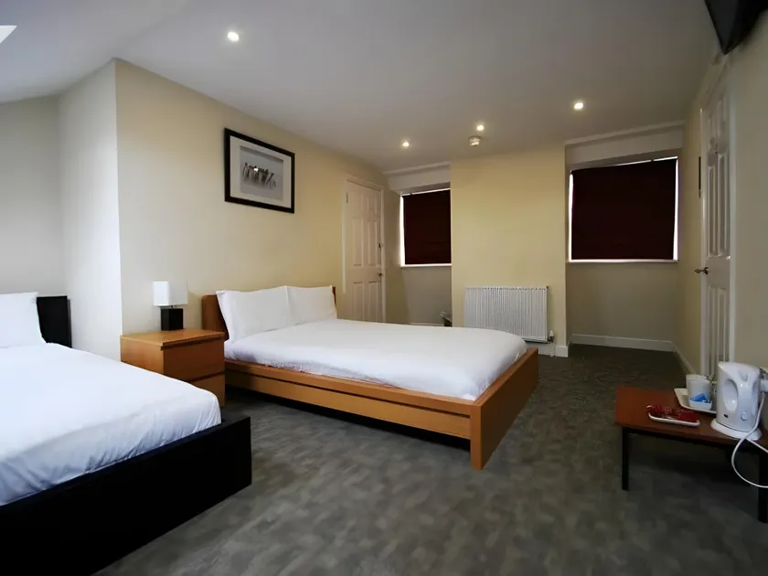 Clapham Guest House - Image 1