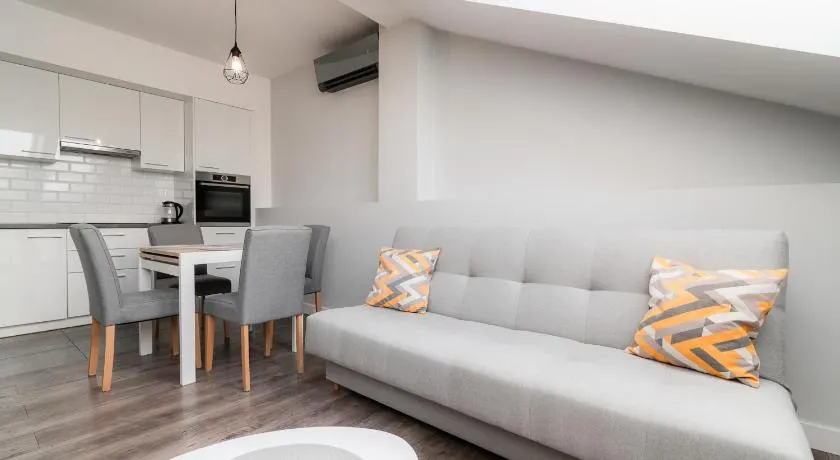APARTAMENT WARSZAWSKA klimatyzacja zamknięte osiedle parking - Image 1