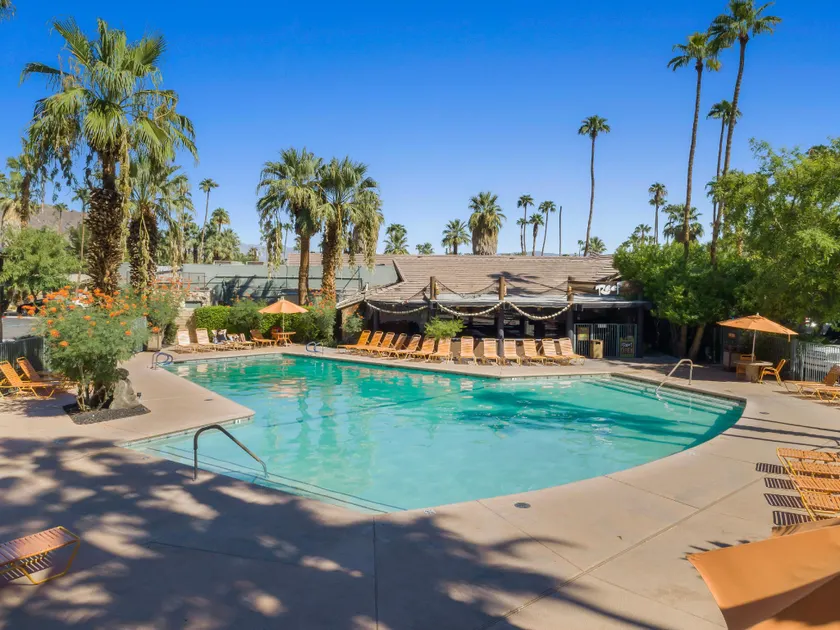 Caliente Tropics Hotel - Image 1