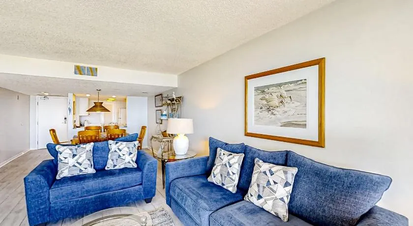 Completely renovated oceanfront condo w/washer/dryer & shared pool/tennis - Image 1