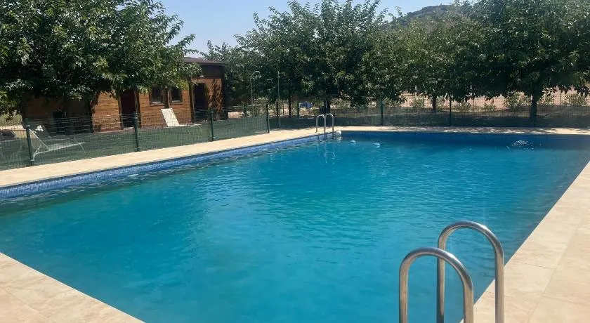 Granja escuela con bungalows Familias y grupos Parking privado gratuito - Image 1