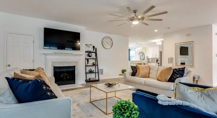 Elegant ATL House - 4 Bedroom 12 guest Self Check-in - Image 1