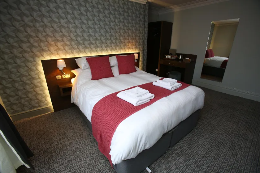 Queens Head - Image 1