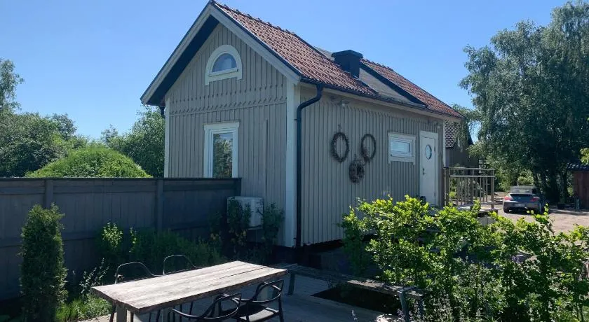 Station Bed and Kitchen Guesthouse - Image 1