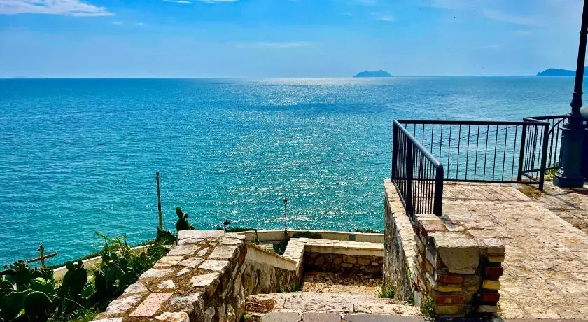 Il Mare Nel Pozzo Sperlonga Centro Storico Tutti i servizi sotto casa, a 100 mt dal mare Parcheggio multilivello adiacente, lasci la macchina e fai tutto a piedi! - Image 1