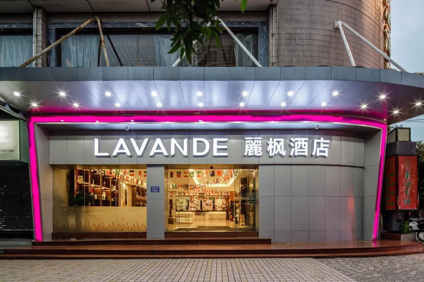 Lavande Hotels Guangzhou Fangcun Huadiwan Metro Station - Image 1
