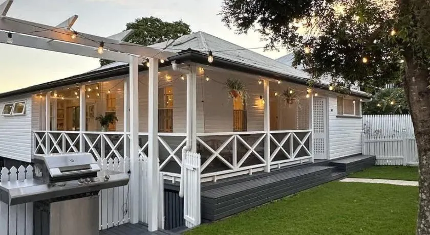Paddington Springs - Pool & Pet Friendly House - Image 1