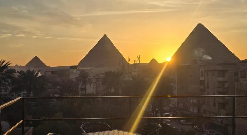 Royal night pyramids - Image 1