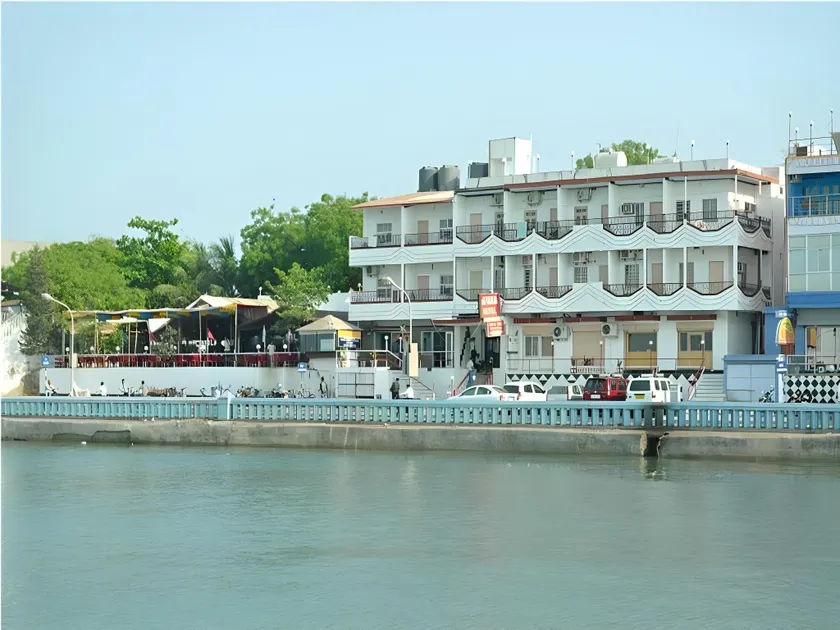 Apana Hotel - Image 1