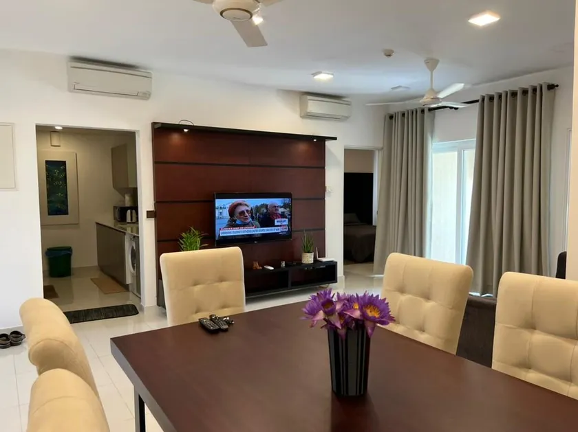 Lovely 2-Bedroom Luxury Apartment with Pool - Image 1