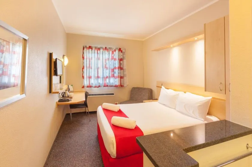 The Beach Hotel - Image 1