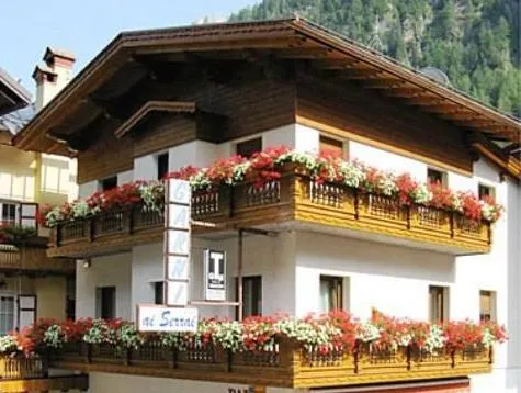 Hotel Garnì Ai Serrai - Image 1