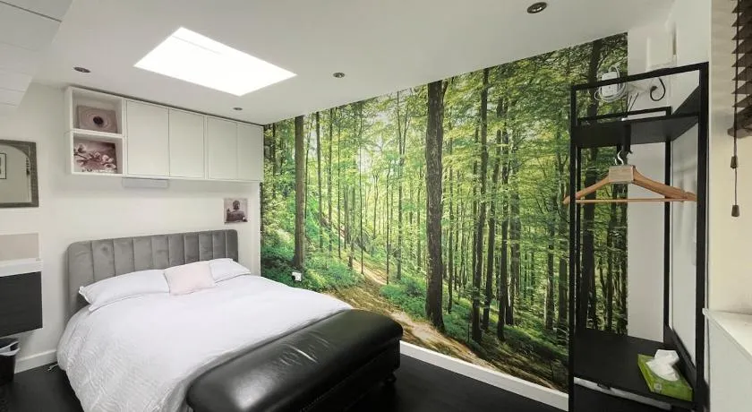 Wimbledon area - Beautiful Garden Casita - Image 1