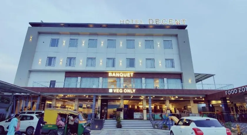 Hotel Decent - Image 1