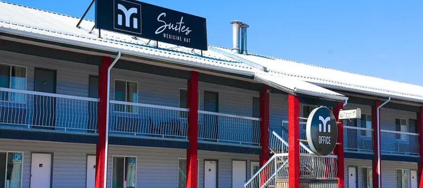 Medicine Hat Inn & Suites - Image 1