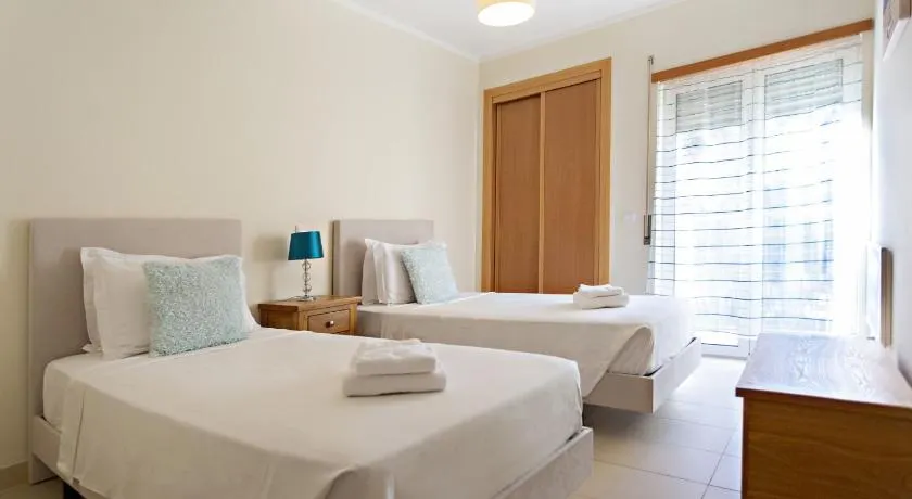 Ocean Breeze Apartment - Image 1