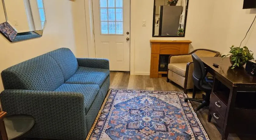 3 BR Guest House Get Away Ideal location - Image 1