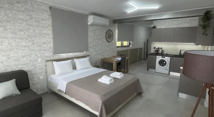 AVR Airport Deluxe Suites 6 AIRPORT FREE SHUTLE - Image 1