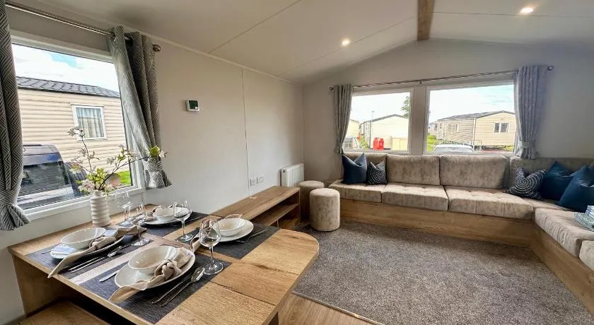 Eden Holiday Home - Image 1