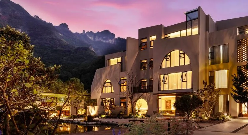 五韵观山悦WuYun Designer Boutique Hotel Closest to Tianmen & Fox Fairy Show - Image 1