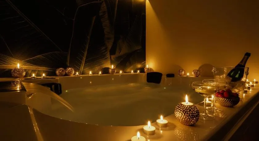 VillaNoa Luxury Stay - Image 1