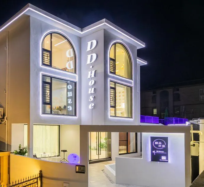 DDHouse · Pool View Design Aesthetic Homestay (Zhujiajian Wugongshi Wharf Airport) - Image 1