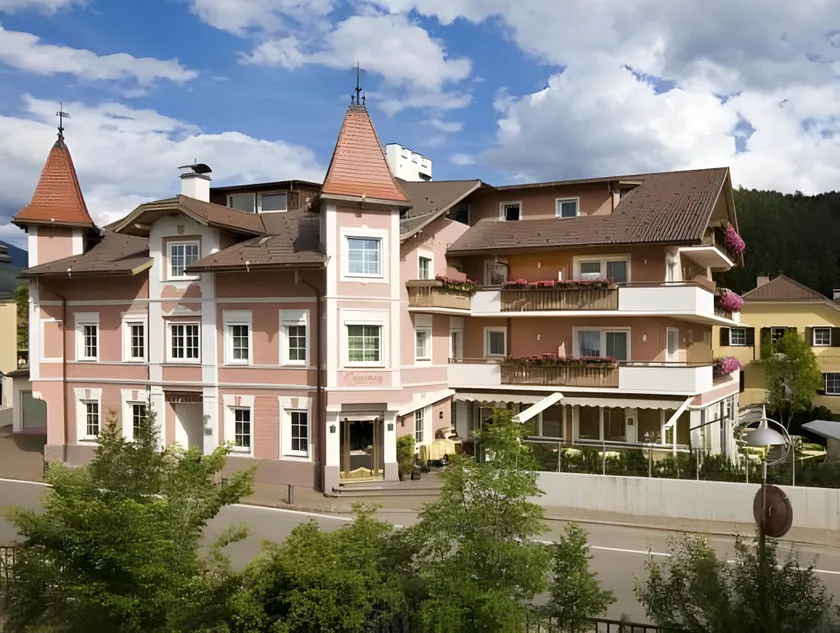 Hotel Blitzburg - Image 1