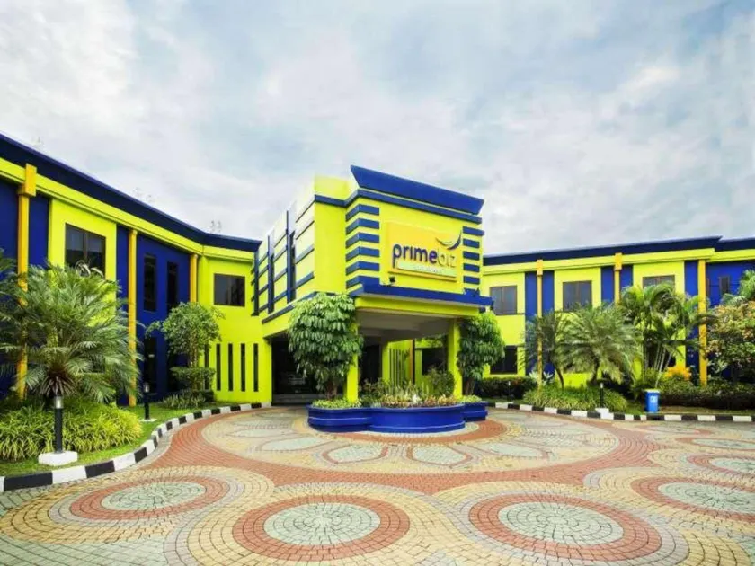 PrimeBiz Hotel Karawang - Image 1