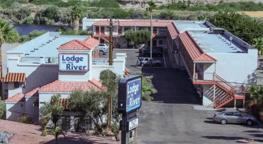 lodge on the river - Image 1