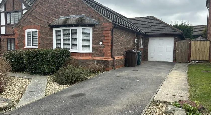 40 Gloddaeth View - Image 1