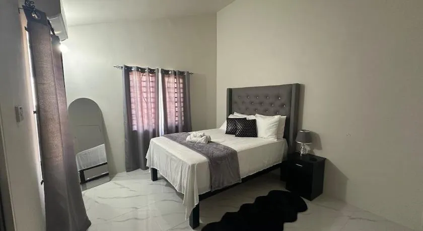 Zae's Retreat 2 bed 1 Bath in Portmore Jamaica - Image 1