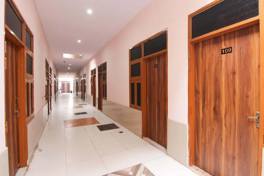 Hotel O Royal Place - Image 1