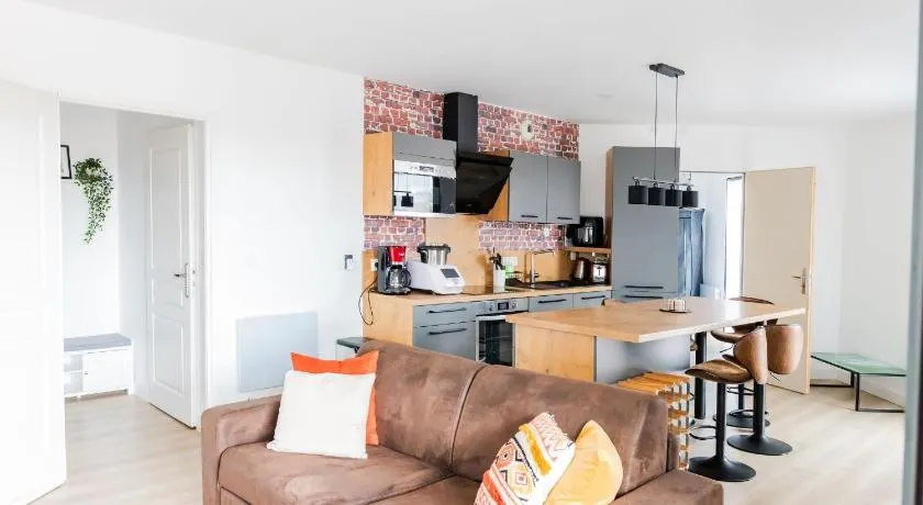 Comfy Counord place - Image 1