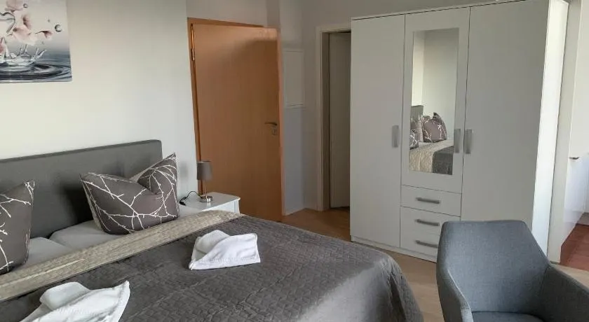 Einraumapartment mit Seeblickbalkon - Image 1