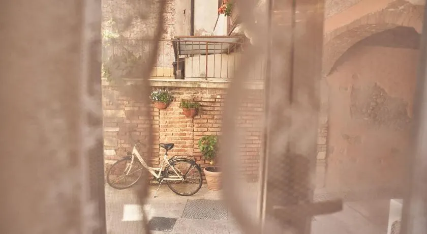 Abbraccio di Romeo - Image 1