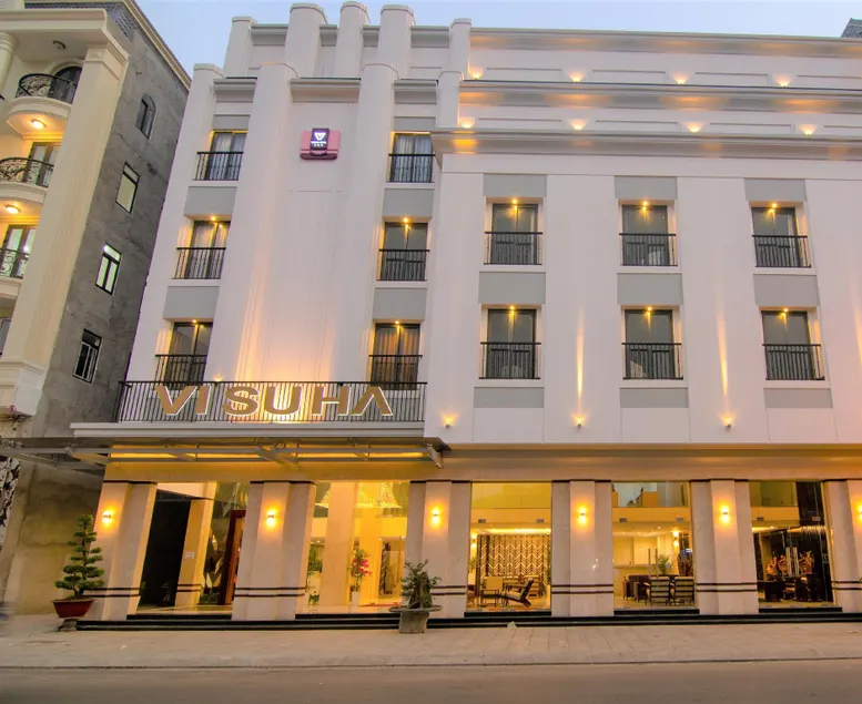 VISUHA HOTEL - Image 1