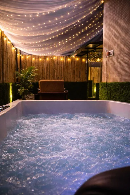 LA STAYS Luxury Stay with Private Jacuzzi and Open Terrace AC WIFI VIKASPURI - Image 1
