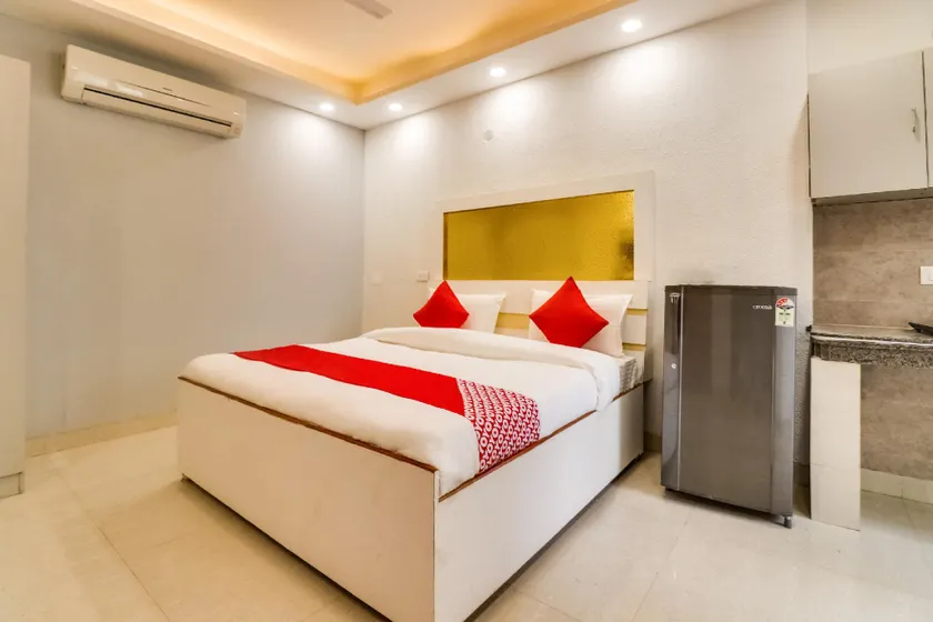 OYO 68130 Hotel SSCG - Image 1