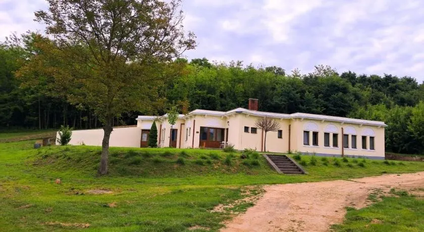 Elephant guesthouse - Image 1
