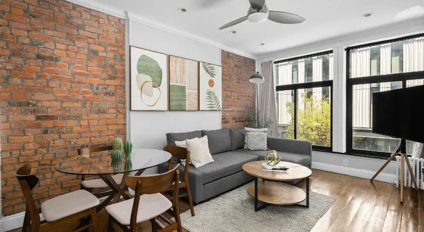 Bright 1BR Escape in Lower East Side NYC - Image 1