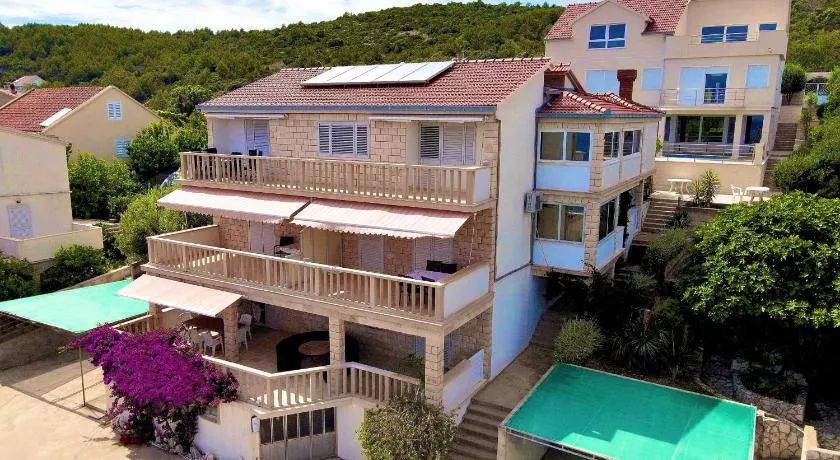 Apartmani Marelic - Sun Beach - Image 1