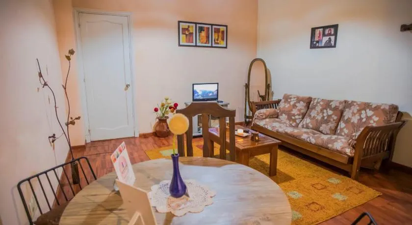 Apartamento único en el corazón de Montevideo - Image 1